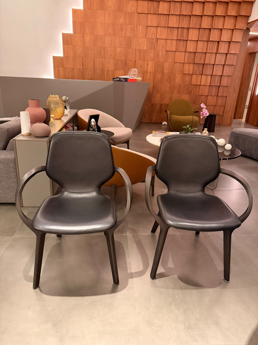 Conjunto com 8 Cadeiras “Mia” com Braços em Couro – Jader Almeida