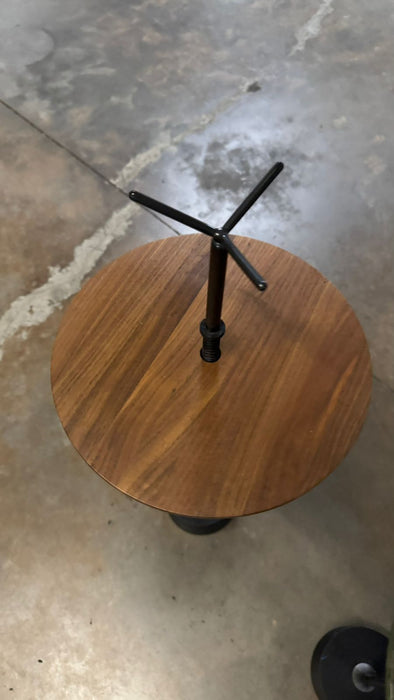 Mesa de Apoio “CIGG” com Tampo de Madeira – Jader Almeida