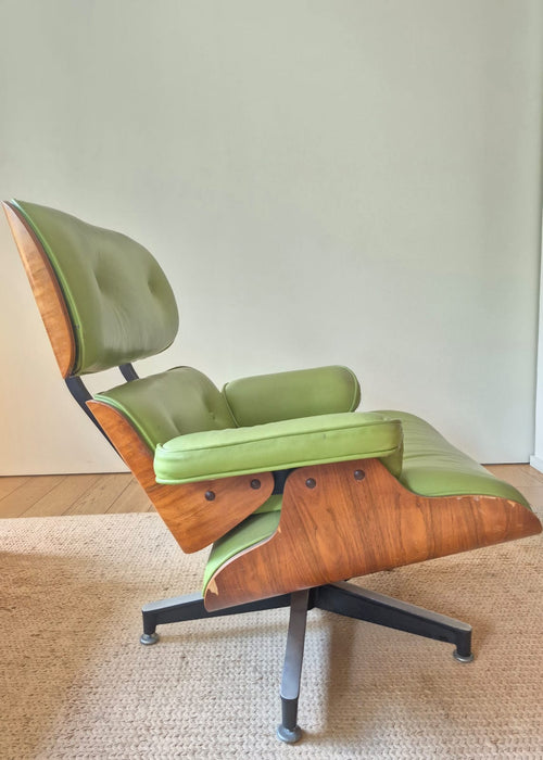 Poltrona "Charles Eames" em Couro - Casa 21