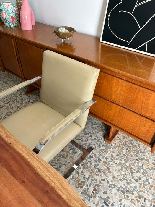 Conjunto de 4 Cadeiras “BRNO” em Couro – Ludwig Mies van der Rohe