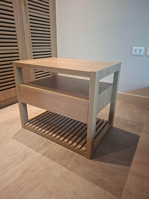 Mesa de Cabeceira em Madeira