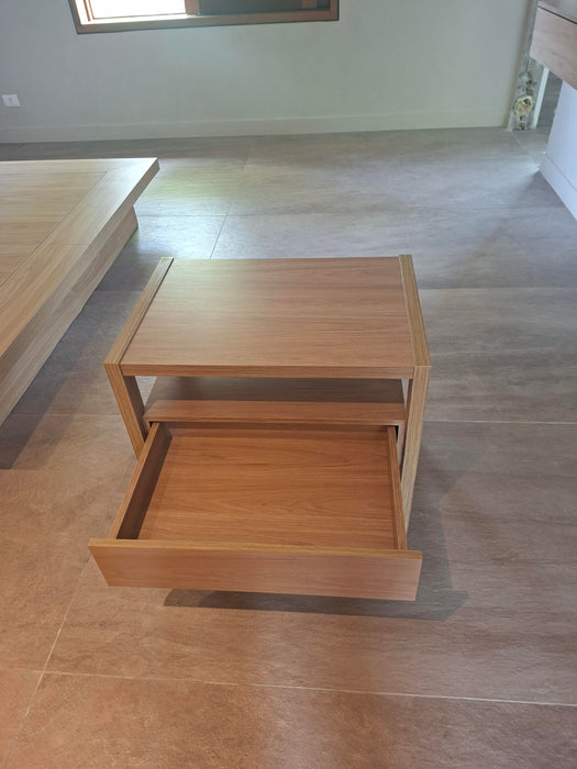 Mesa de Cabeceira em Madeira