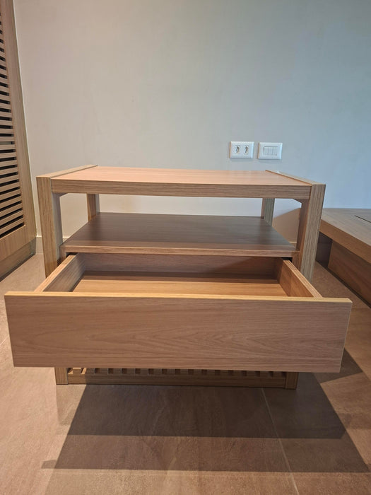 Mesa de Cabeceira em Madeira