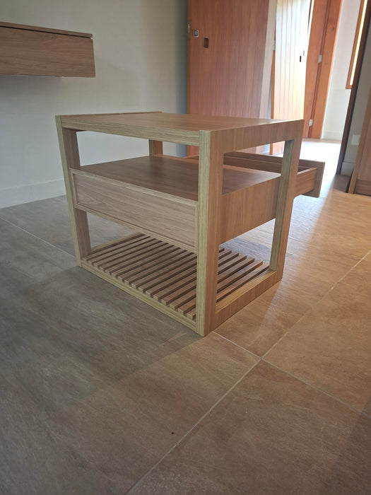 Mesa de Cabeceira em Madeira