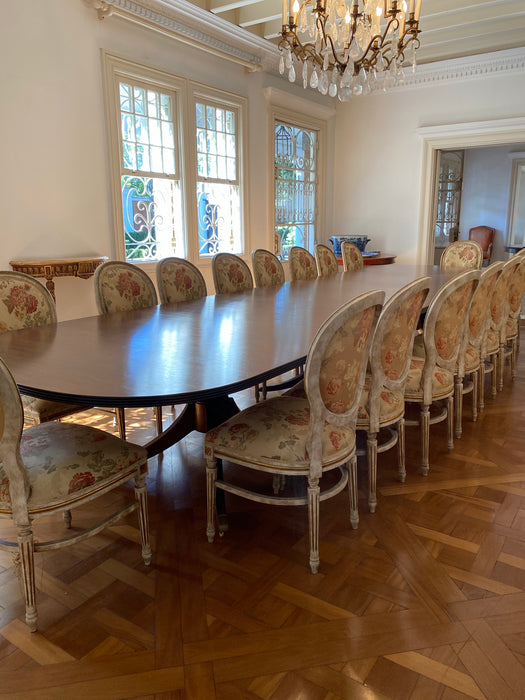 Conjunto Ingles de Mesa de Jantar com 18 Cadeiras