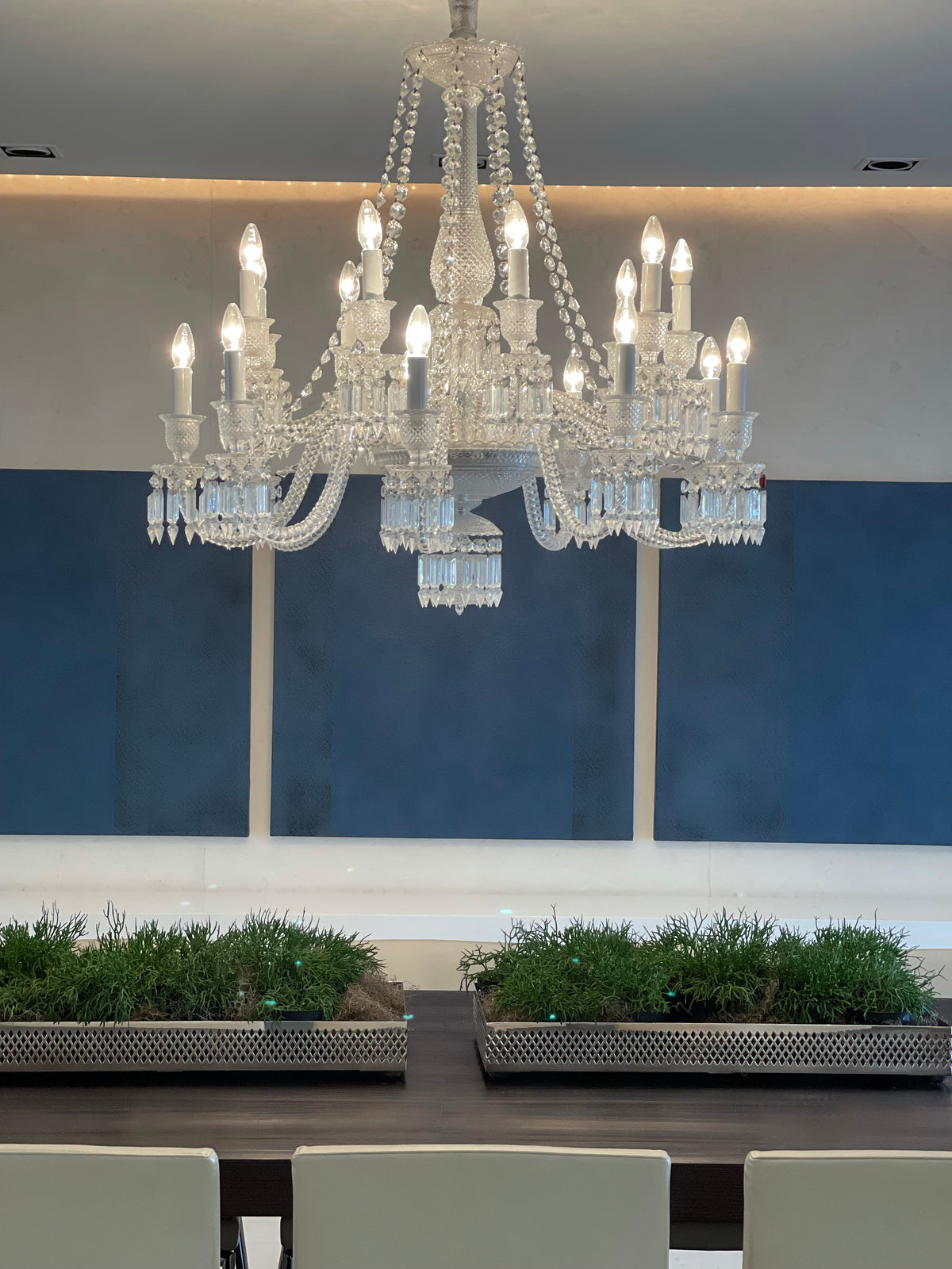 Chandelier de Cristal com 18 Braços - Baccarat — BossaNossaCasa